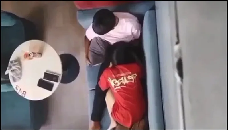 Quay lén nhân tình bú mút cho em ghệ nơi công cộng