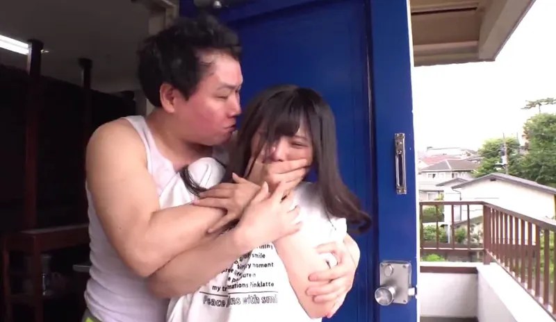 Tình đầu của tôi đã bị gã hàng xóm nện tơi tả