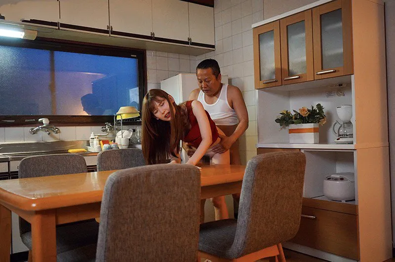 Nàng nhỏ bị chồng yêu mới của mẹ trả bài mỗi ngày, cho dù đã có người yêu