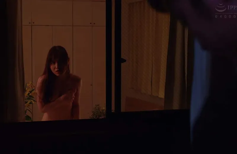 Em hotgirl cạnh nhà người chồng ông chồng nhà bên thường xuyên thay đồ ở ngay cửa sổ